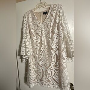 Elegant White dress for many occasions.